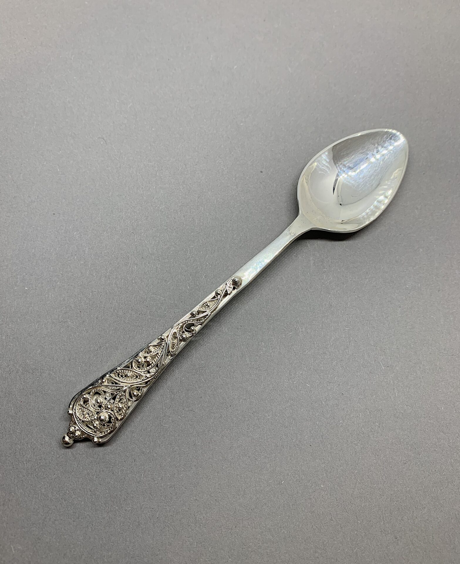 

Серебряная ложка филигранная 00805