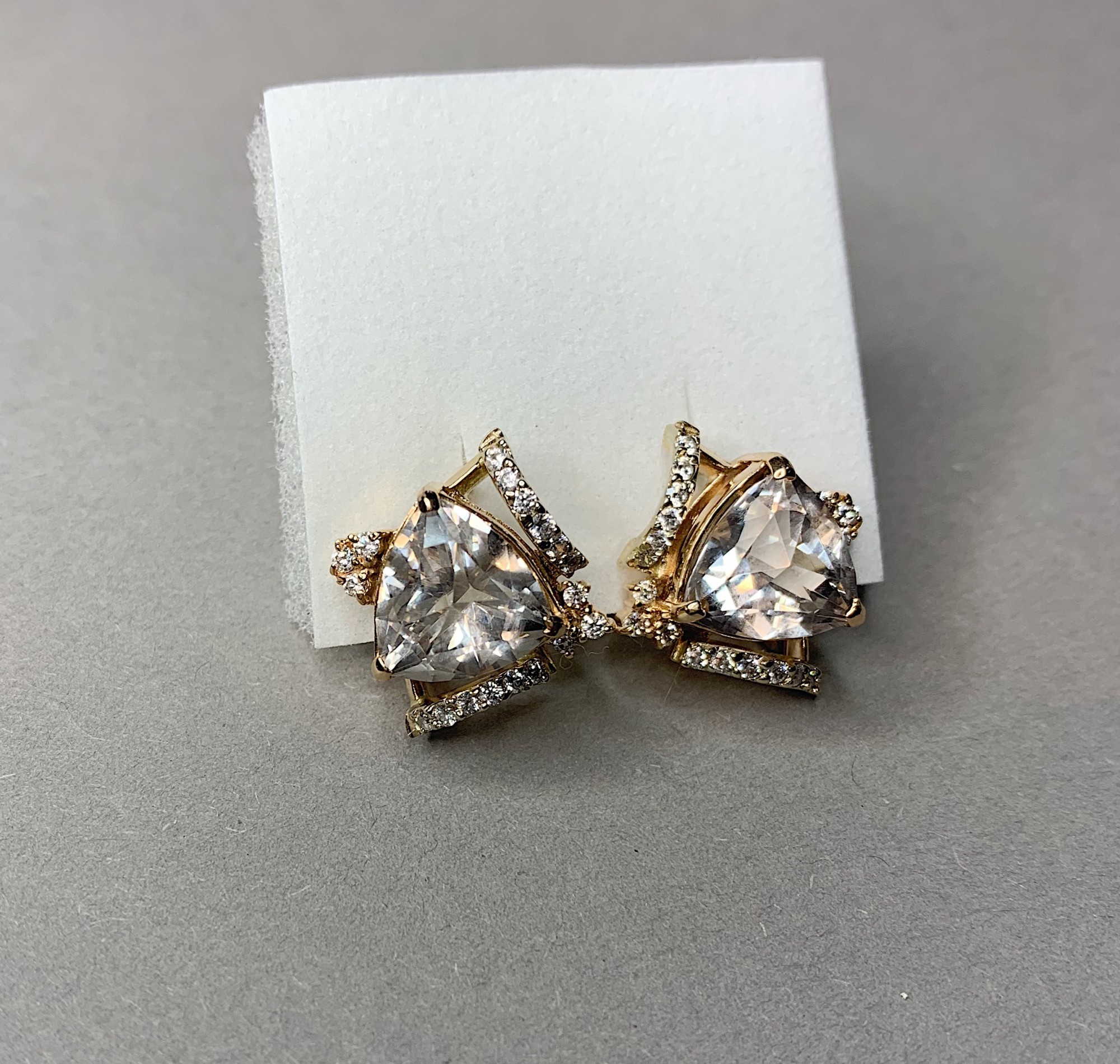 

Серьги из красного золота с дымчатым кварцем и цирконом 7637