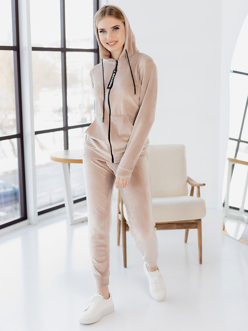 

Велюровый костюм на замке Бежевый  Vikamoda 3373, Велюровый костюм на замке Бежевый L Vikamoda 3373