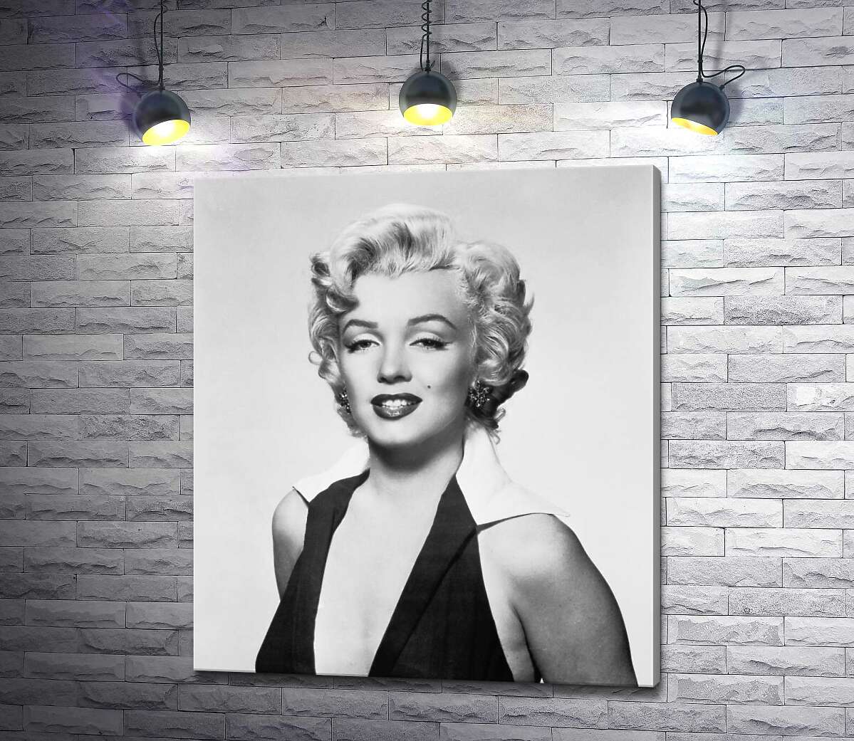 

Картина ArtPoster Портрет Мэрилин Монро (Marilyn Monroe) в откровенном платье и черно-белых тонах 100x115 см Модуль №1