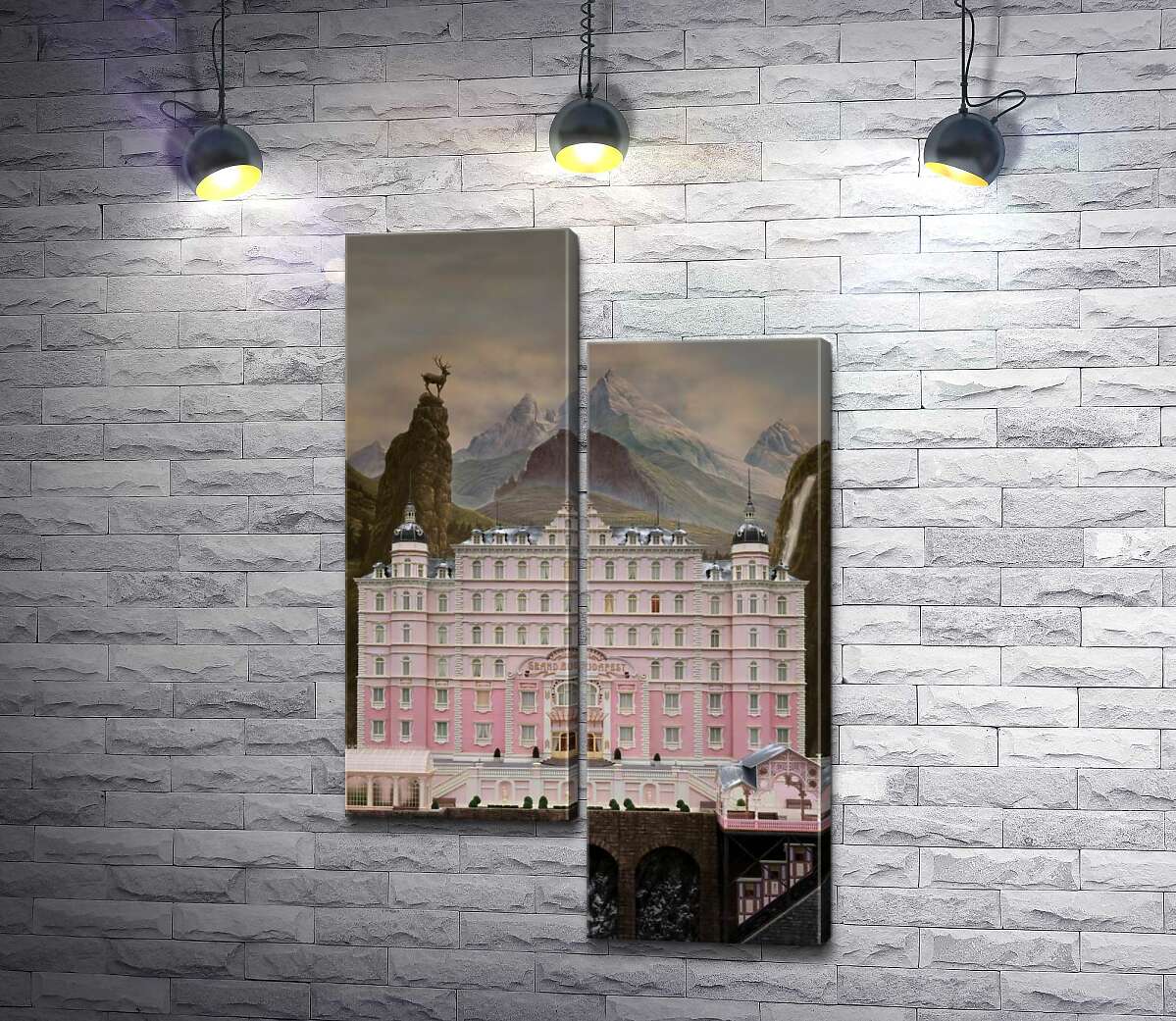 

Модульная картина ArtPoster Жемчужно-розовый отель на постере к фильму "Отель" Гранд Будапешт "" (The Grand Budapest Hotel) 130x209 см Модуль №5