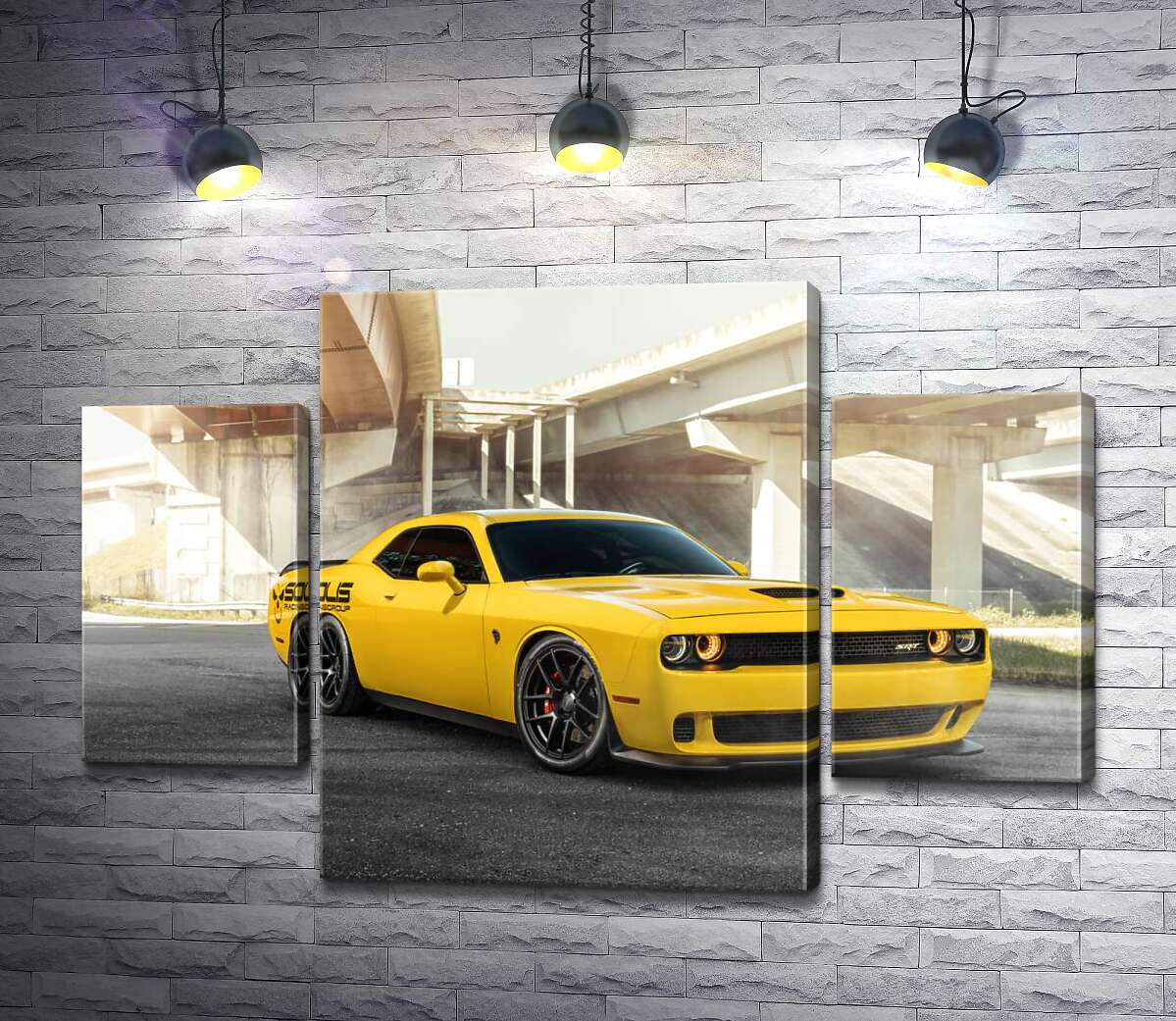 

Модульная картина ArtPoster Желтый автомобиль Dodge Challenger Hellcat остановился под мостом 131x89 см Модуль №7