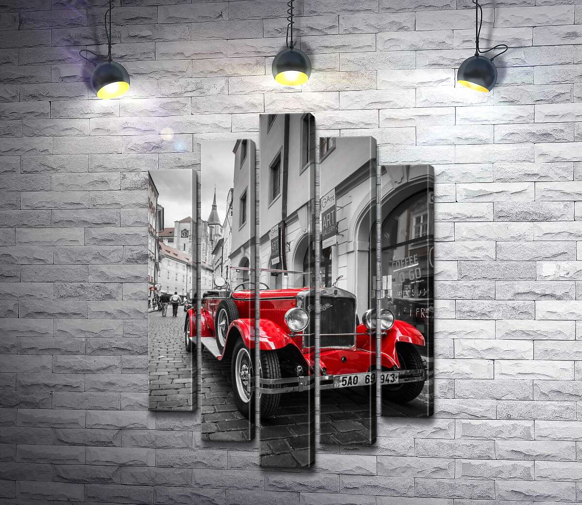 

Модульная картина ArtPoster Красная яркость ретро-автомобиля Praga Alfa на улицах Праги 130x197 см Модуль №26