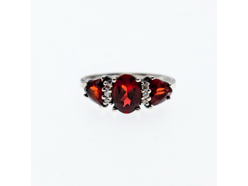 

Серебряное кольцо с гранатом и фианитом Натуральный Sky Jewelry 003617