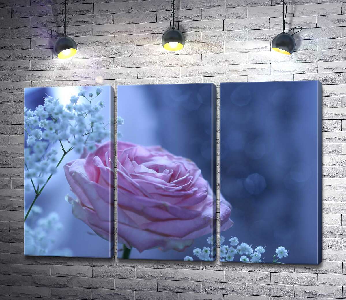 

Модульная картина ArtPoster Розовая роза и белые гипсофилы на морозно-голубом фоне 132x87 см Модуль №11