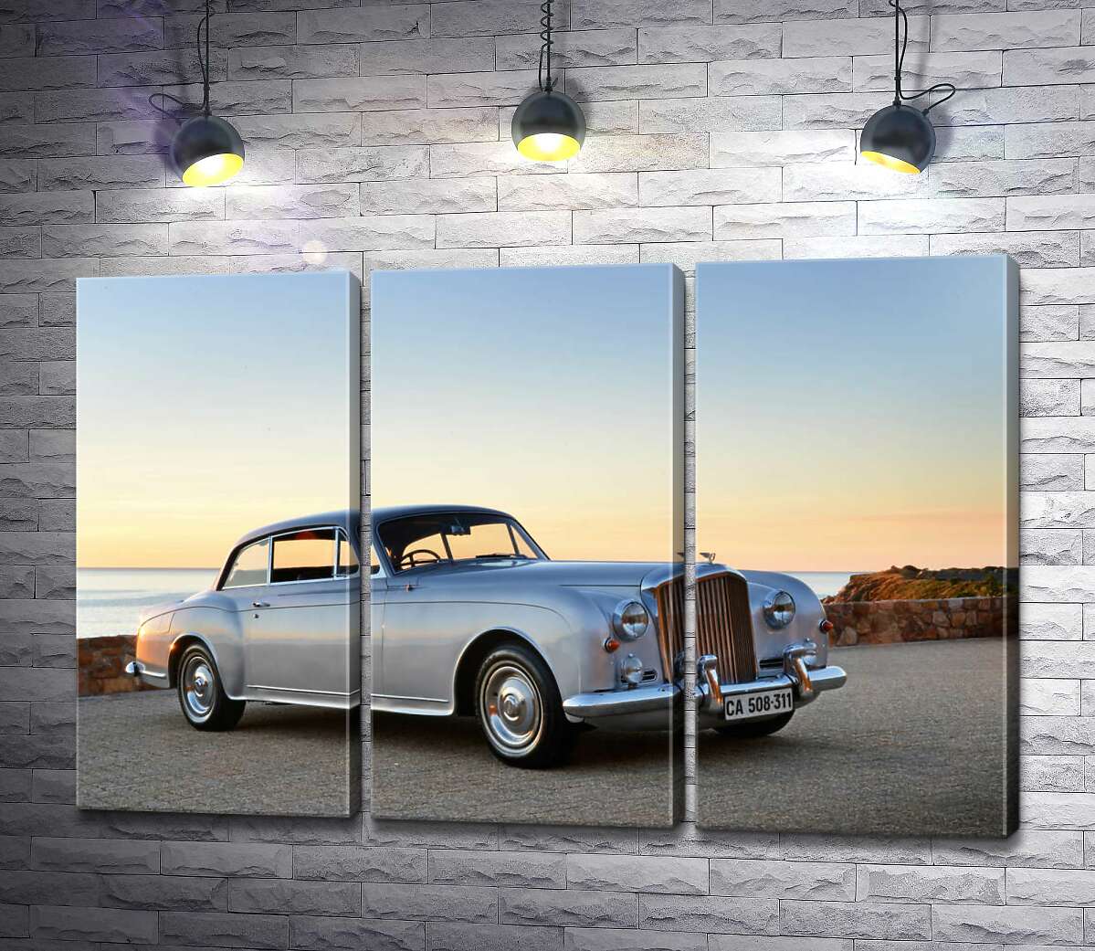 

Модульная картина ArtPoster Серый автомобиль Bentley S2 на фоне морского берега 102x67 см Модуль №11