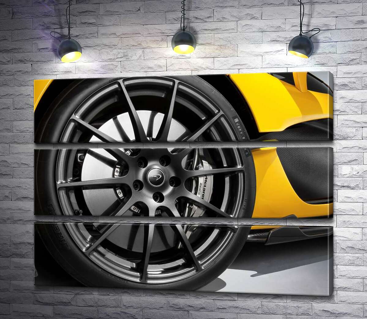

Модульная картина ArtPoster Черный диск сверкает на колесе спортивного автомобиля McLaren P1 84x60 см Модуль №13