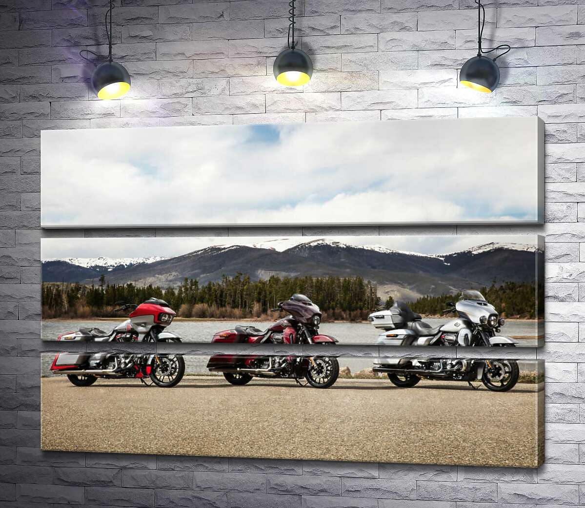 

Модульная картина ArtPoster Три мотоцикла Harley-Davidson Road Glide стоят на берегу реки 90x60 см Модуль №13