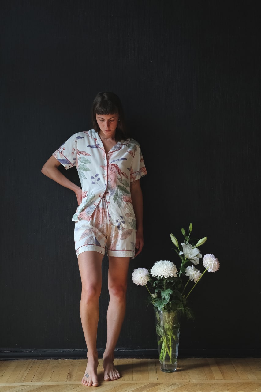 

Пижама женская с коротким рукавом и шортами из вискозы Листики МОРЕ