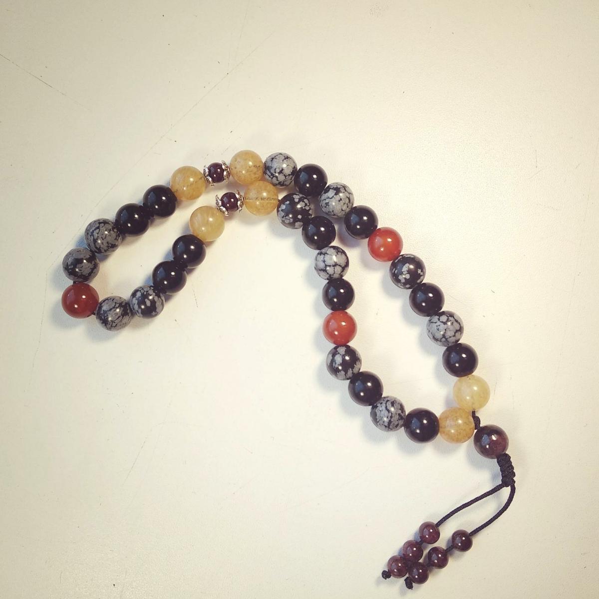 

Чотки Mala Moon для зодіака Лев із обсидіана, цитрина, онікса, сердоліка і граната (R04)