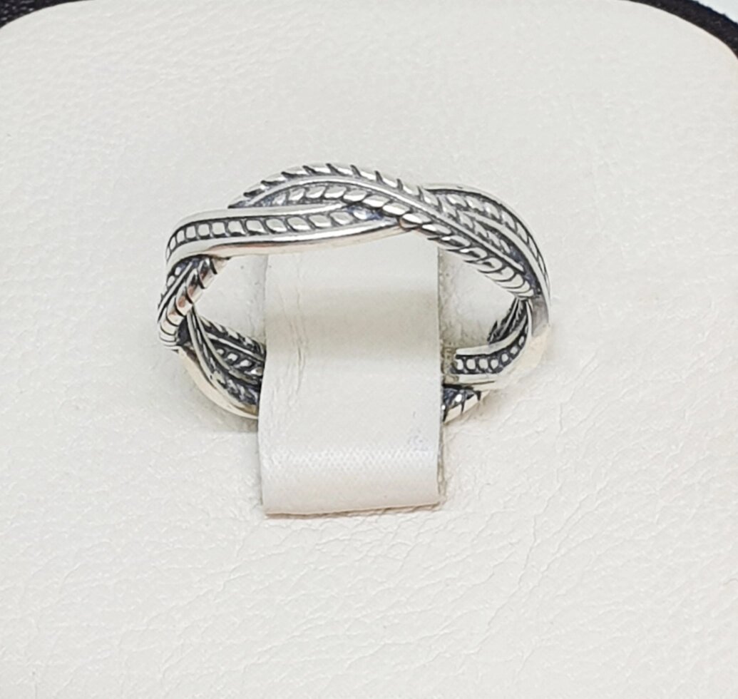 

Кольцо серебряное 18 2,71 г