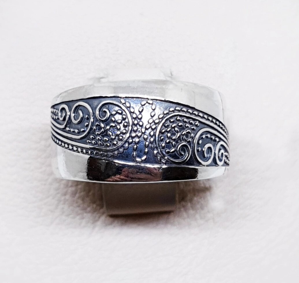 

Кольцо серебряное 18,5 4,68 г