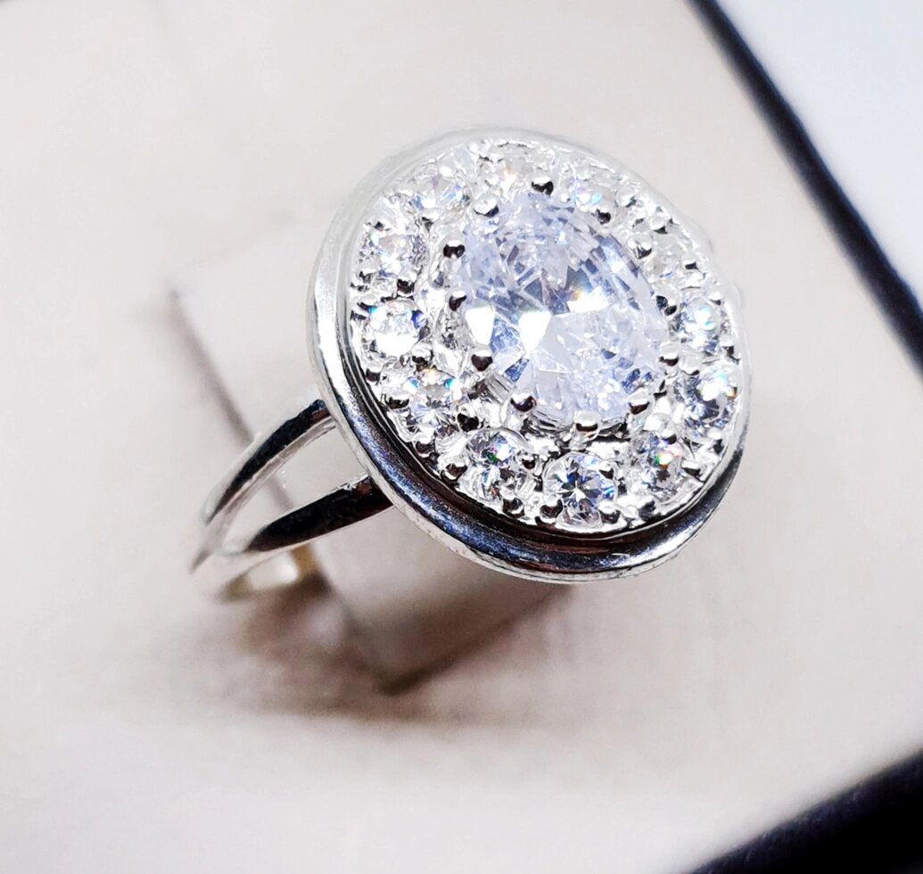 

Кольцо серебряное с кубическим цирконием 21 3,95 г