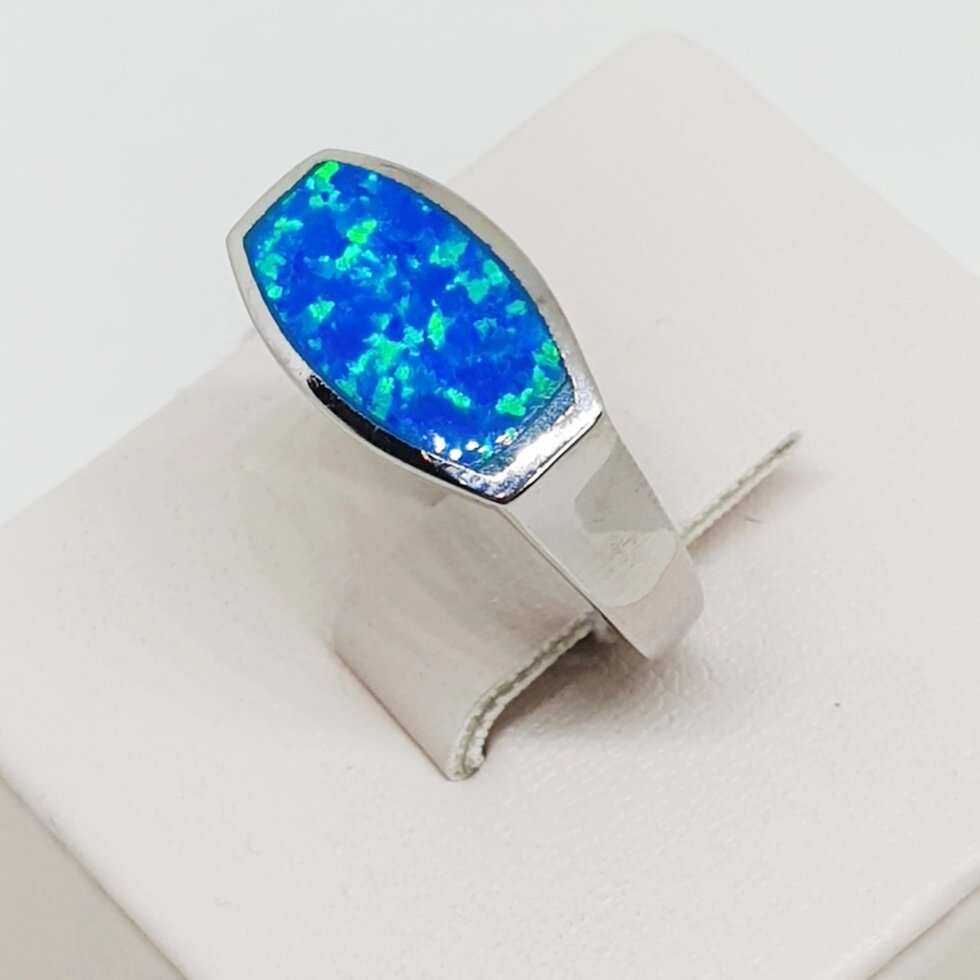 

Кольцо серебряное с опалом 17 3,52 г
