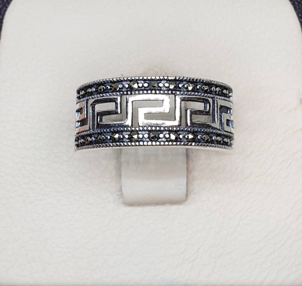 

Кольцо серебряное с марказитом 19 3,12 г
