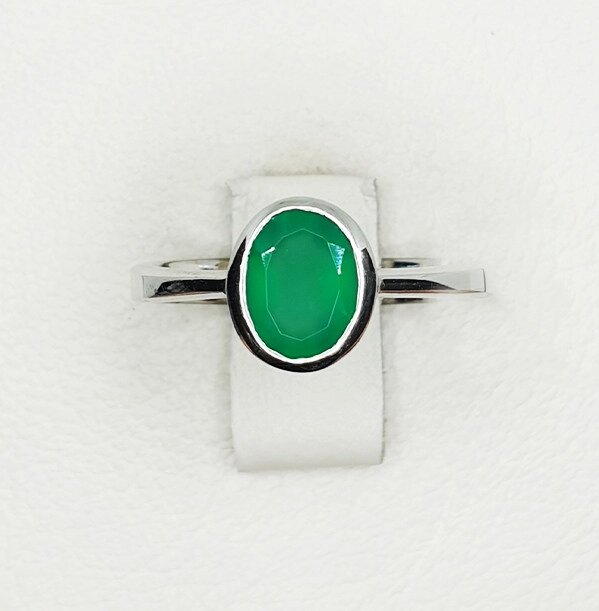 

Кольцо серебряное с изумрудом 18 2,98 г