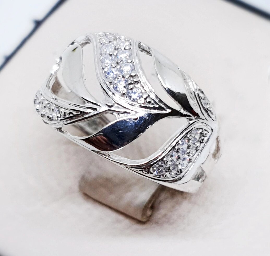 

Кольцо серебряное с кубическим цирконием 22 3,35 г