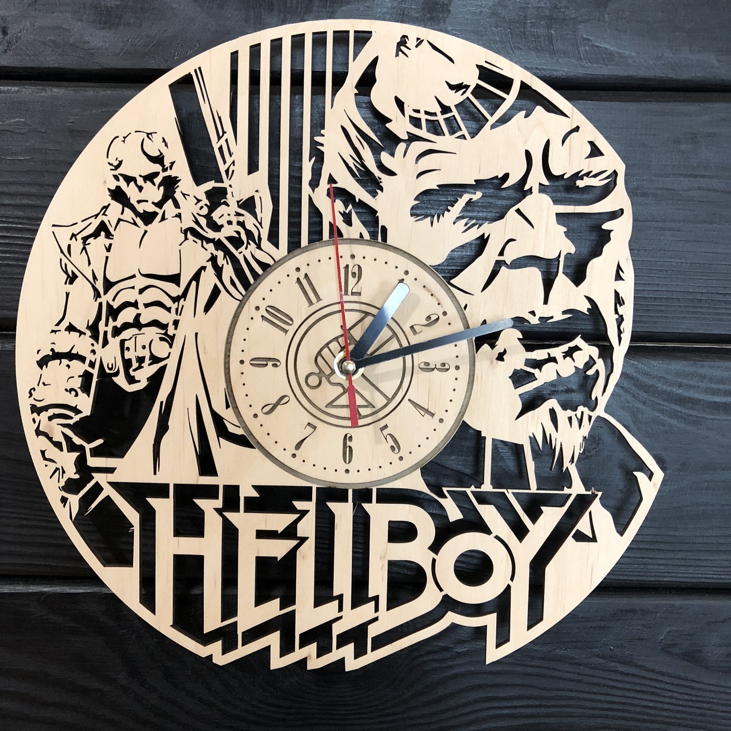 

Тематические интерьерные настенные часы Hellboy CL-0387