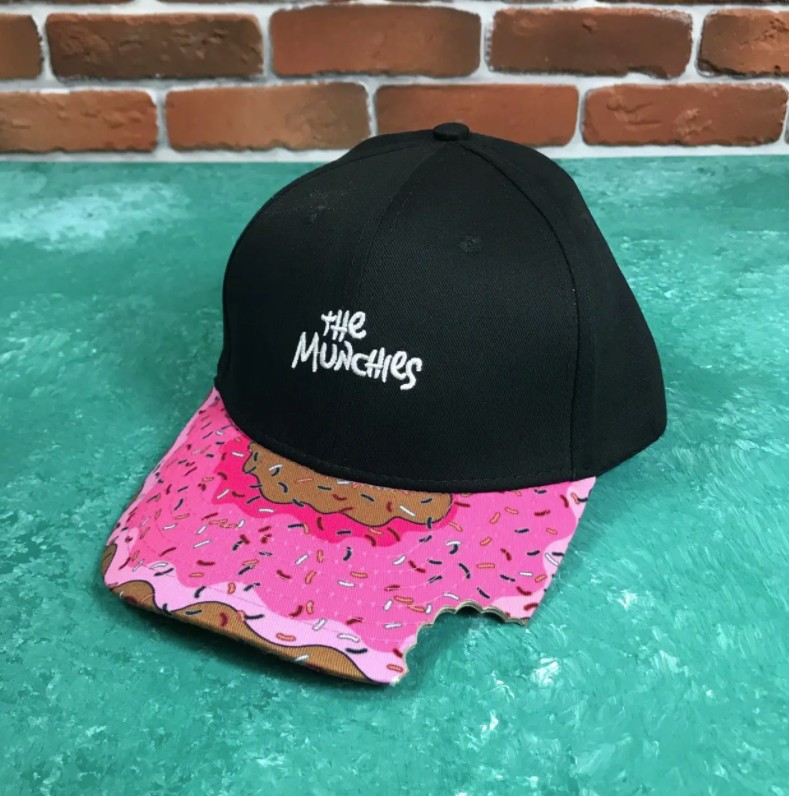 

Кепка Бейсболка Женская Пончик The Munchies,Черная с розовым козырьком (654)