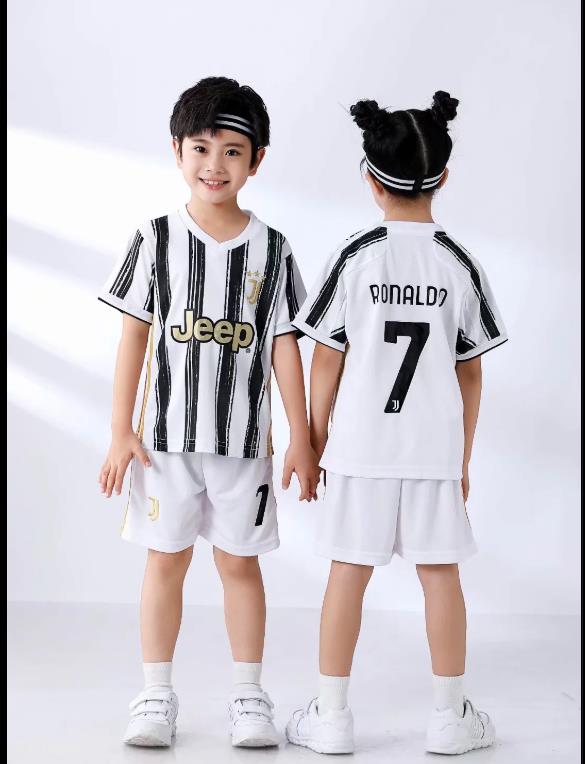 

Форма футбольная детская JUVENTUS RONALDO 7 домашняя 2021 (р-р 30, 160-165см, белый-черный)