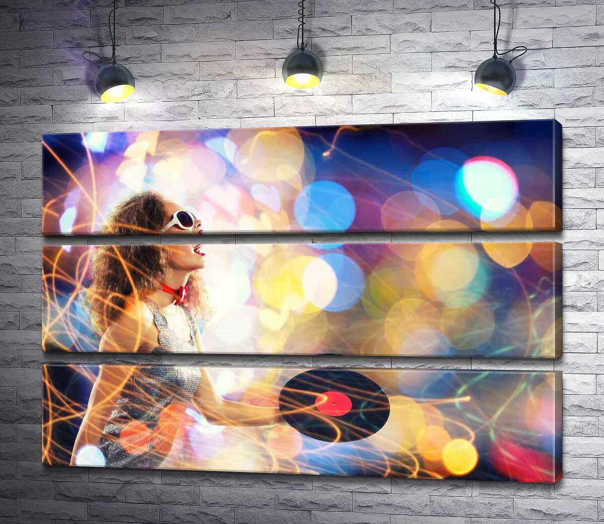 

Модульная картина ArtPoster В окружении блеска музыки: девушка держит виниловые пластинки 90x60 см Модуль №13