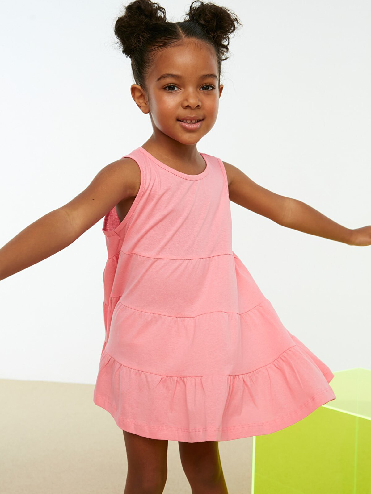 Акція на Дитяче літнє плаття для дівчинки Trendyol ТКДСС21ЕЛ4348 104-110 см Рожеве від Rozetka