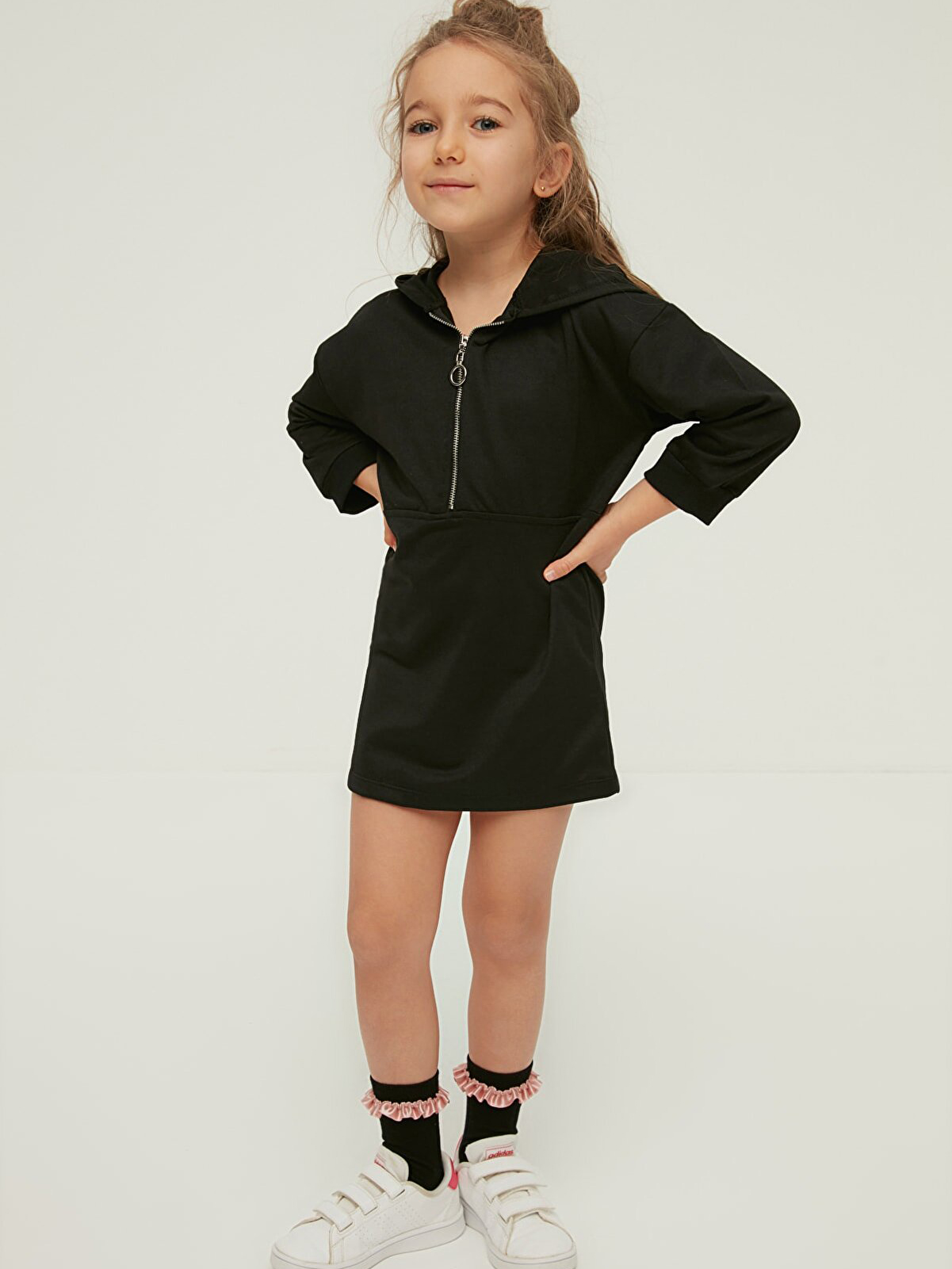 Акция на Дитяче плаття для дівчинки Trendyol ТКДАВ22ЕЛ0215 110-116 см Чорна от Rozetka