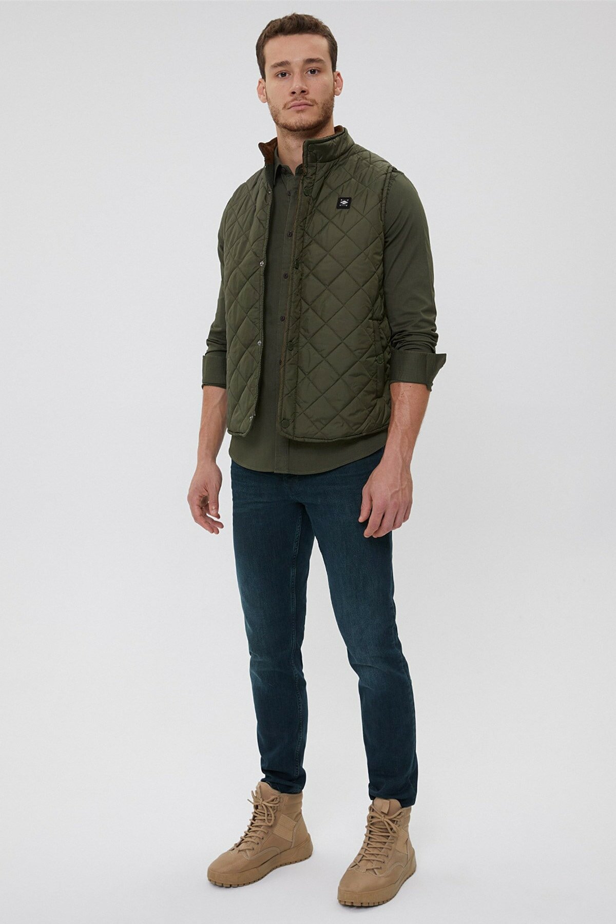 

Жилет мужской Lee Cooper Хаки  (211 LCM 235004 5201, Жилет мужской Lee Cooper Хаки S (211 LCM 235004 5201)