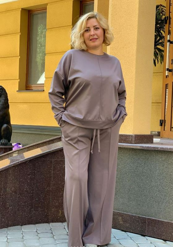 

Fashions • Женский костюм брючный Loren Fashions - капучино (723-бр, Fashions • Женский костюм брючный Loren Fashions 54-56 капучино (723-бр)