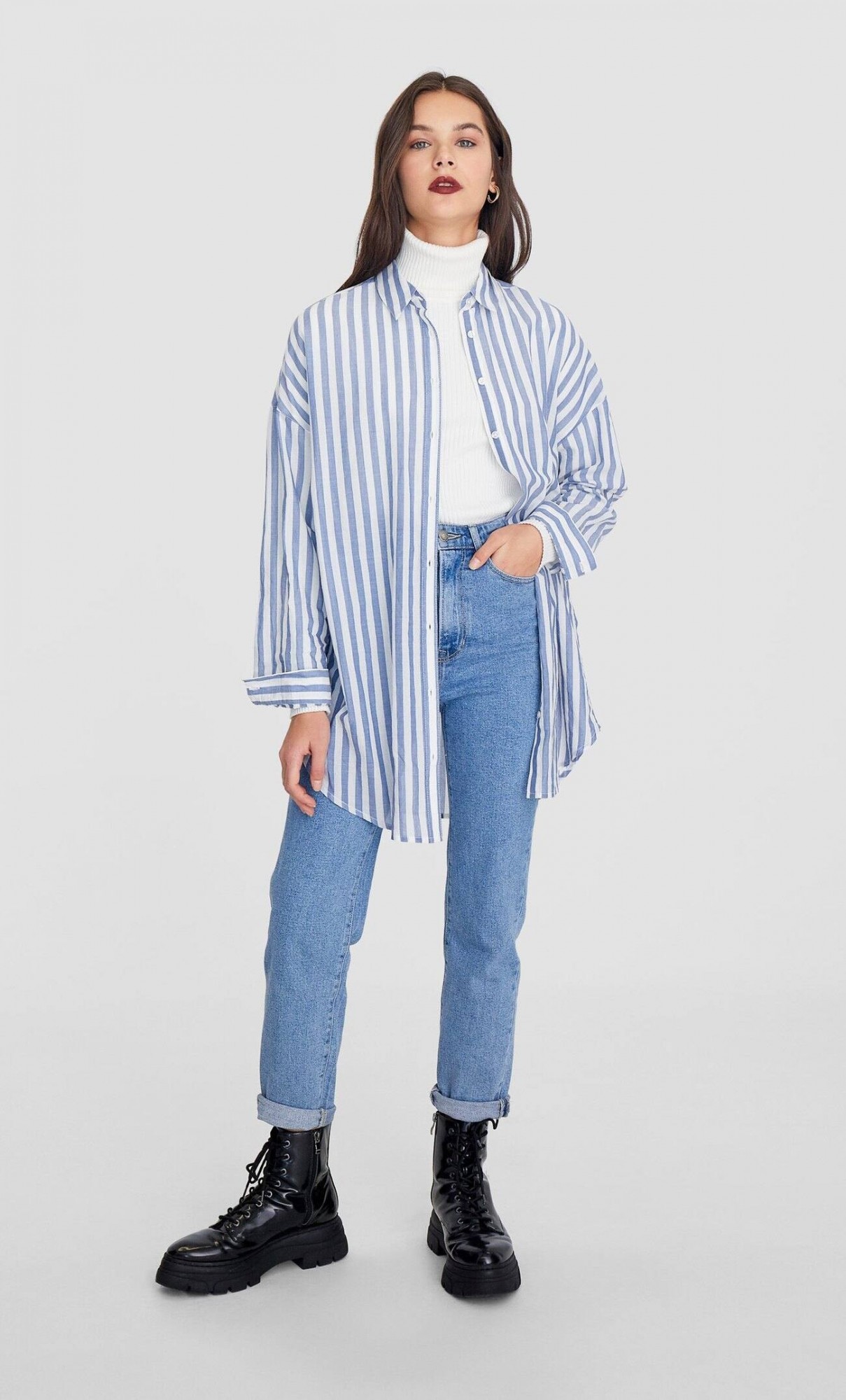 

Женская рубашка бело-голубая в полоску Stradivarius 9345 (48, Женская рубашка бело-голубая в полоску Stradivarius 9345 XL(48)