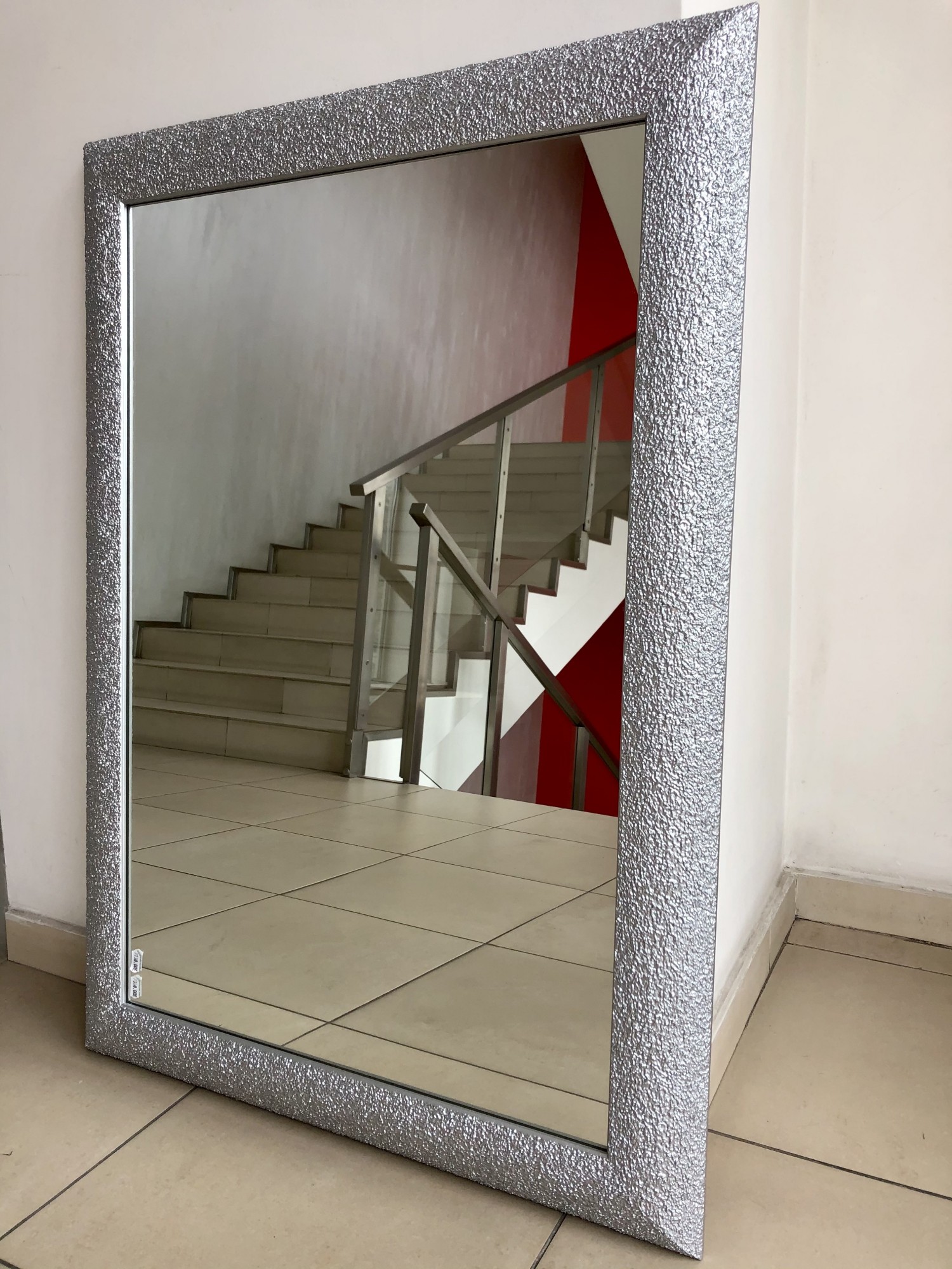 

Зеркало в деревянной раме габаритным размером 750х1050мм FRAMES.POSTERS.DECOR (з14)