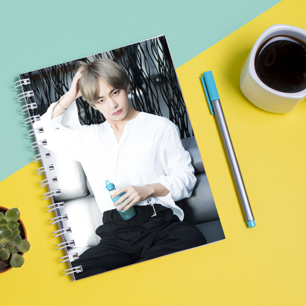 

Скетчбук (Sketchbook) для рисования с принтом "BTS (Ви)"