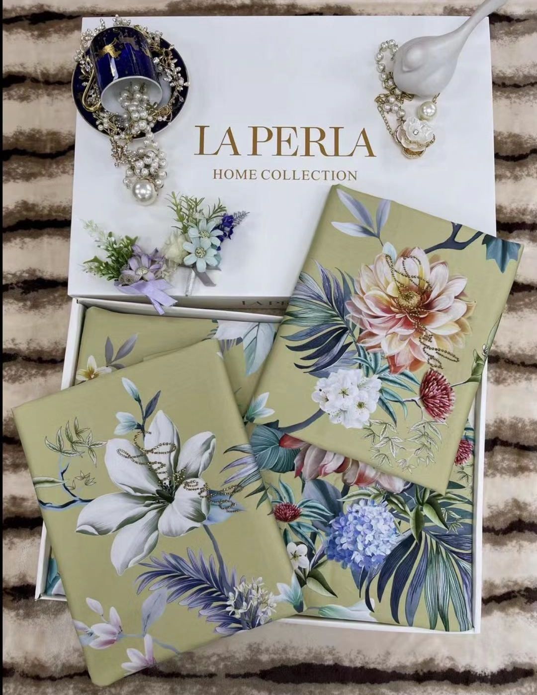 

Постельные наборы LA PERLA 150*210 150_210_30_2603LA PERLA