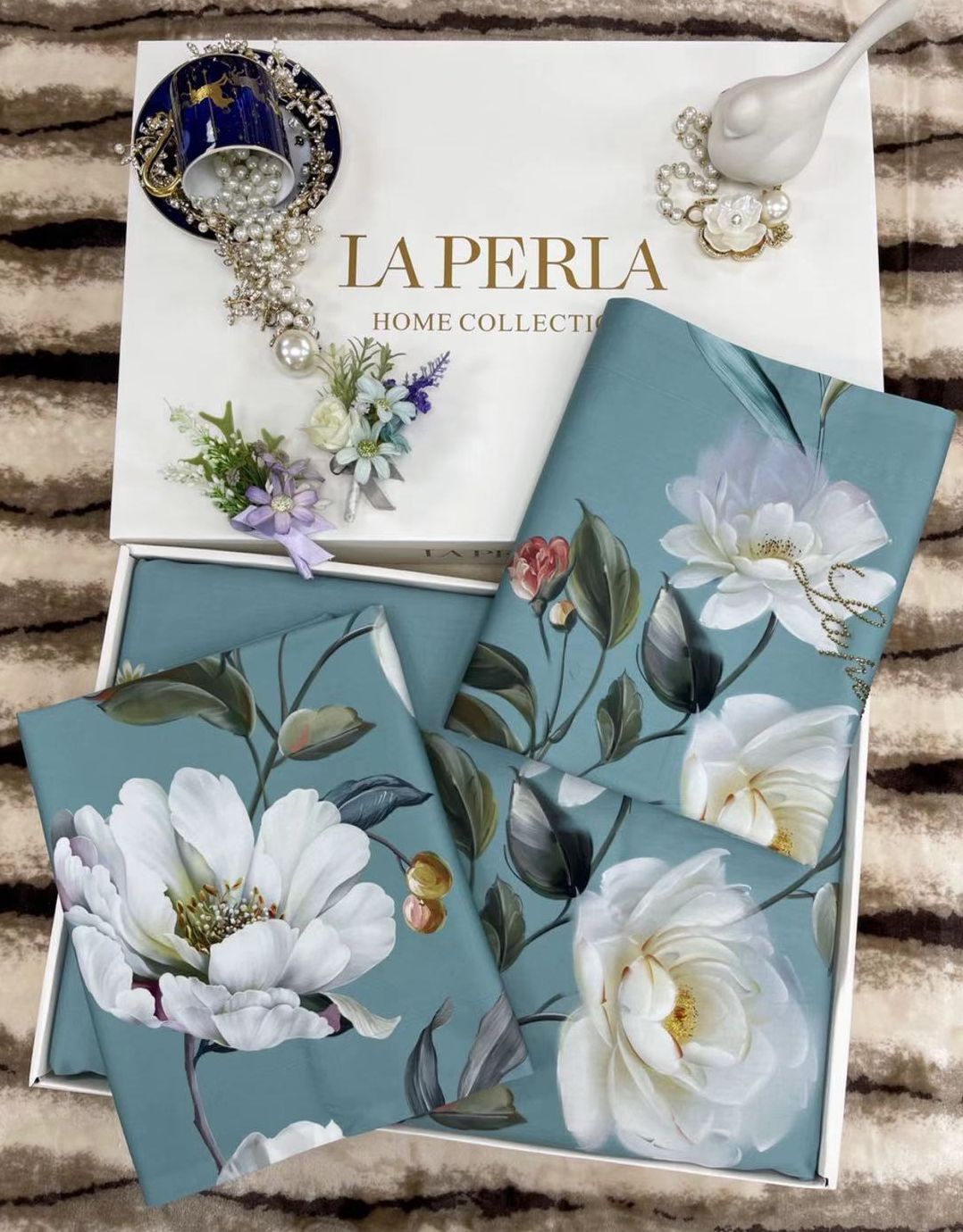 

Постельные наборы LA PERLA 150*210 150_210_30_2751LA PERLA