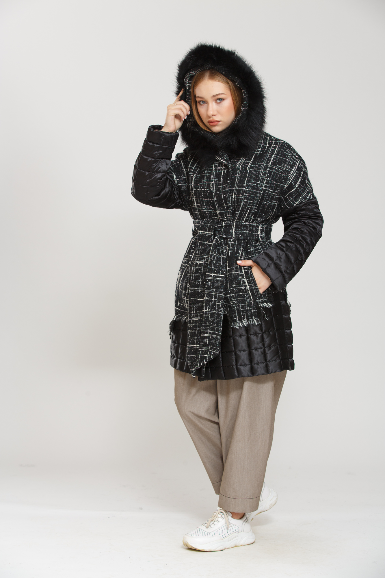 

Полупальто Donna Bacconi  Черный + Белый (21-T-177, Полупальто Donna Bacconi 38 Черный + Белый (21-T-177)