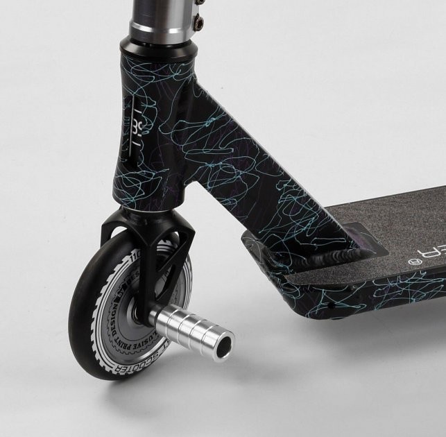 

Самокат трюковый 37890 Best Scooter "CRASH" HIC-система, ПЕГИ, алюминиевый диск и дека, колёса 110мм PU, ширина руля - 57 см, в коробке