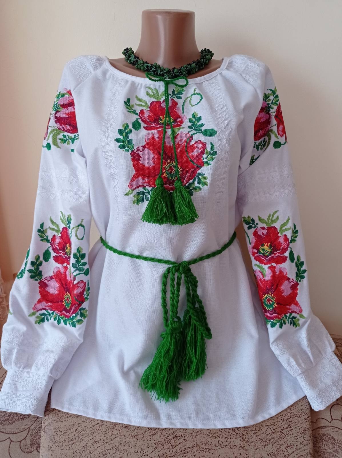 

Вишита сорочка жіноча "Весняний мак на білому домотканому полотні"  розмір, Вишита сорочка жіноча "Весняний мак на білому домотканому полотні" 44 розмір