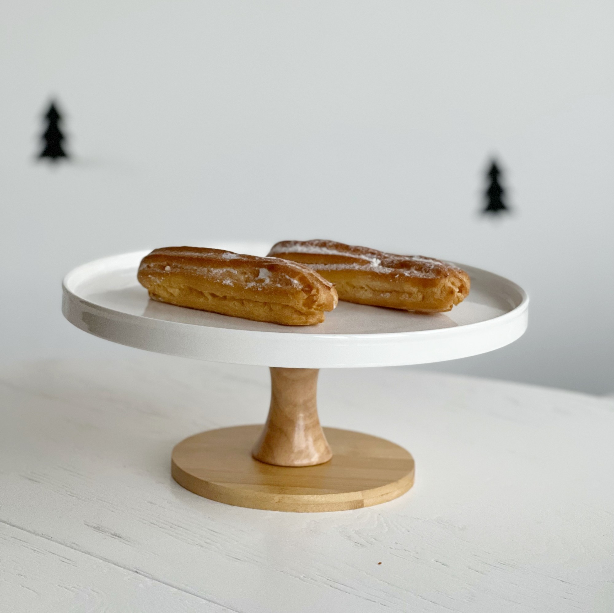 

Подставка под торт SoulDecor керамическая с деревянной ножкой White classic 28 см