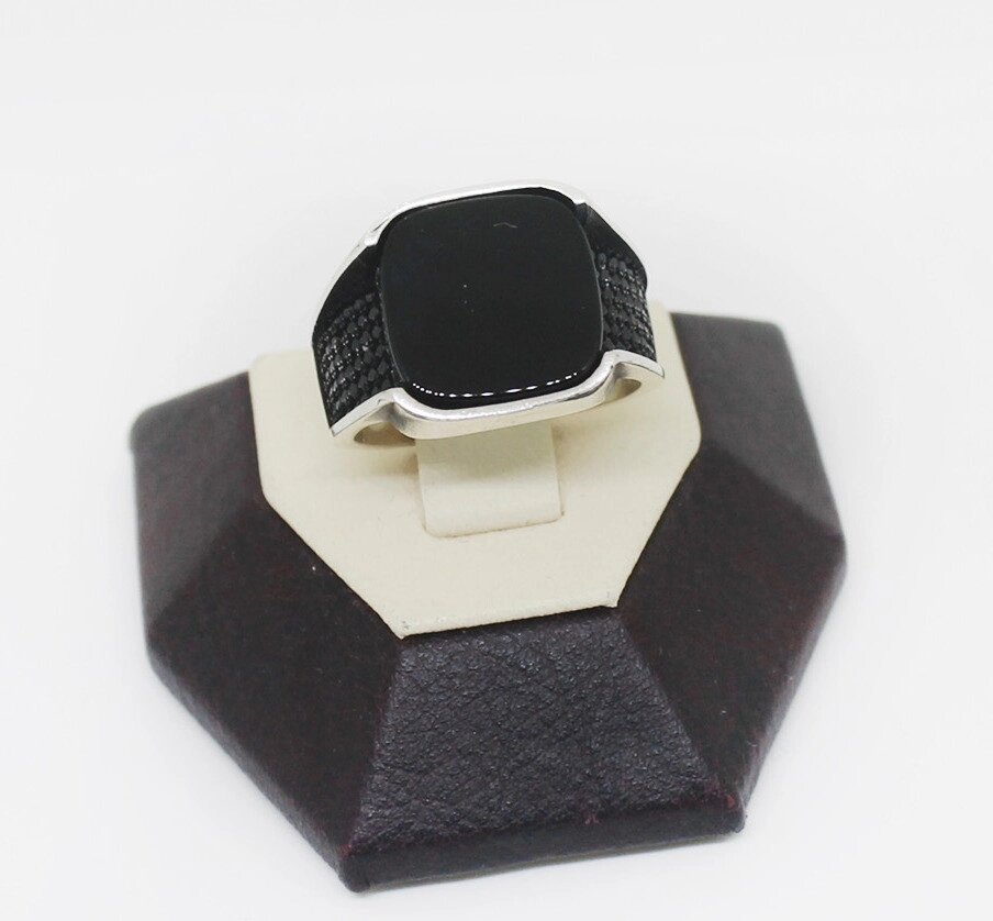 

Кольцо серебряное с агатом 19,5 8,27 г