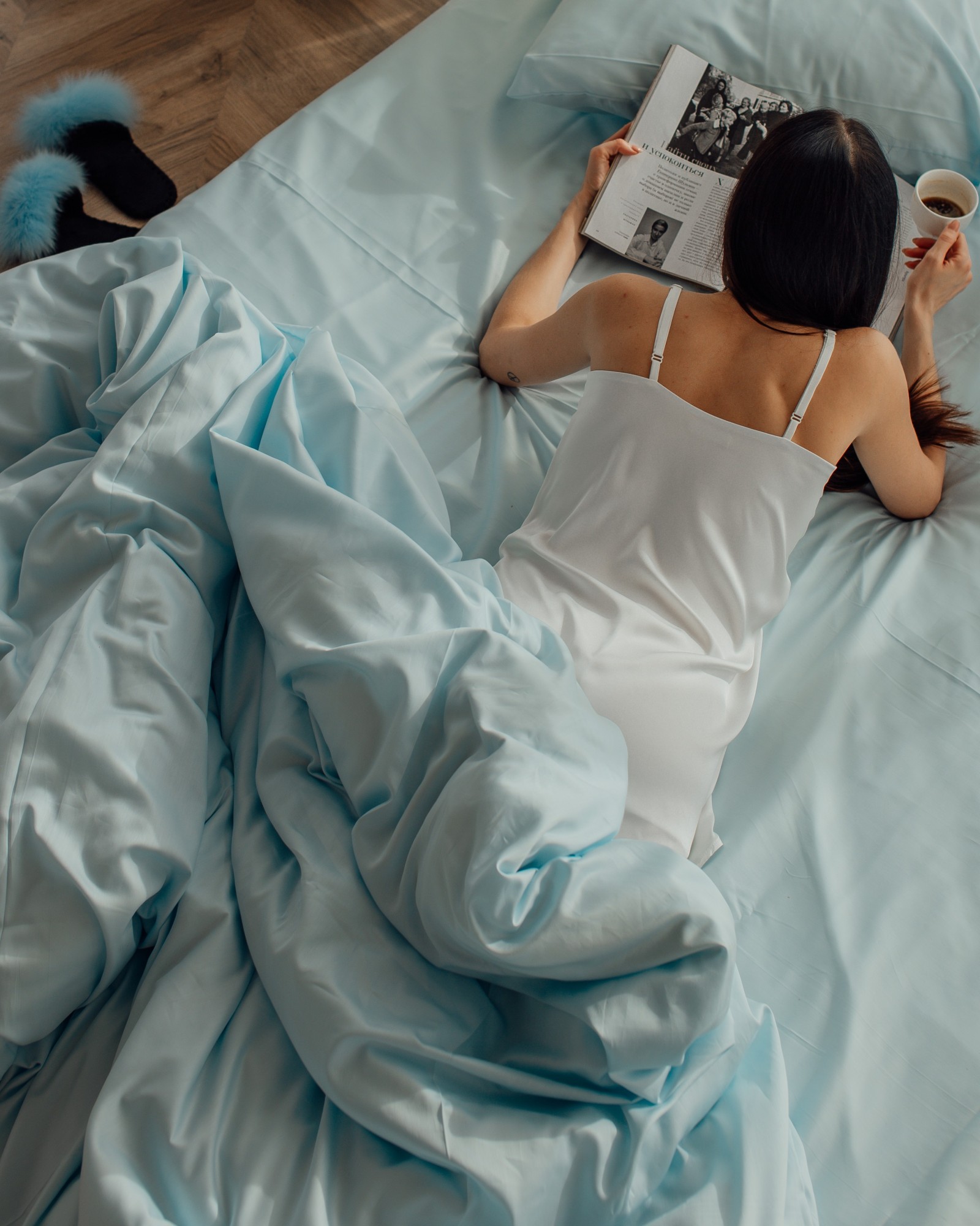 

Постельный комплект светло-голубой люкс сатин полуторный 150Х220