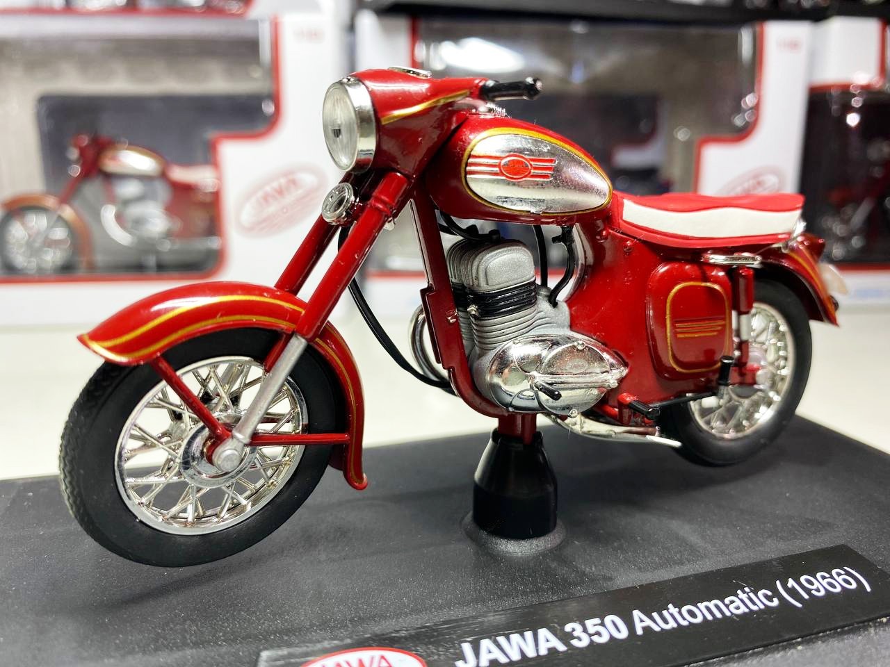 

JAWA 350 Automatic 1966 модель 1:18 цвет красный Abrex Чехия