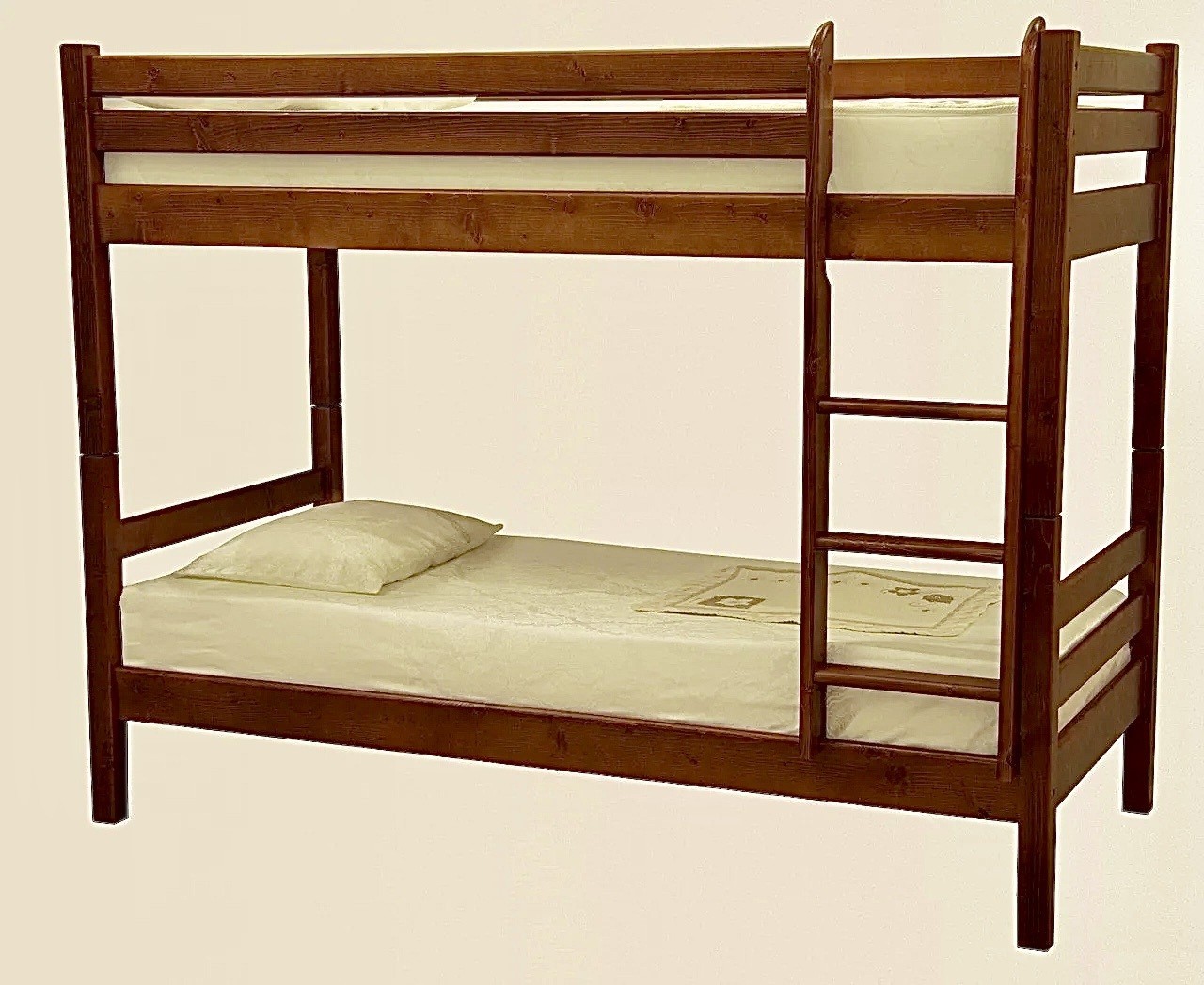 Кровать двухъярусная деревянная или металлическая