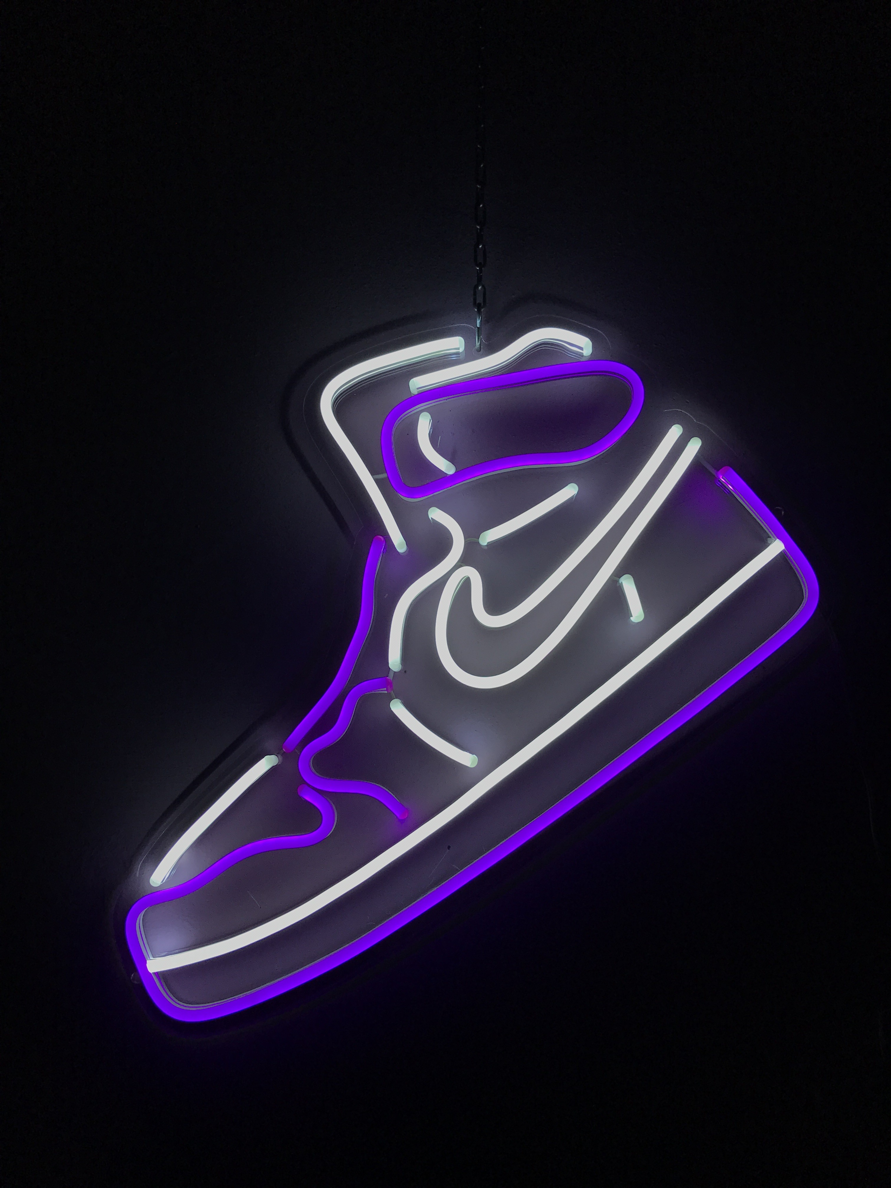 

Неоновый светильник Neon Lightning "Nike" Фиолетовый с белым