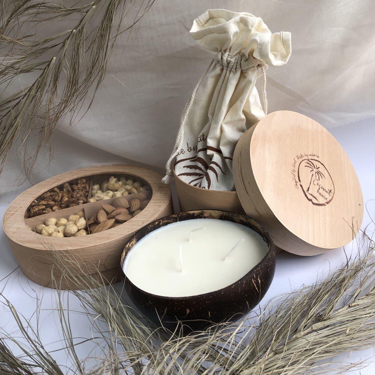 

Подарочный набор, бокс с орехами и эко свеча в кокосе Карамель Coconut Home