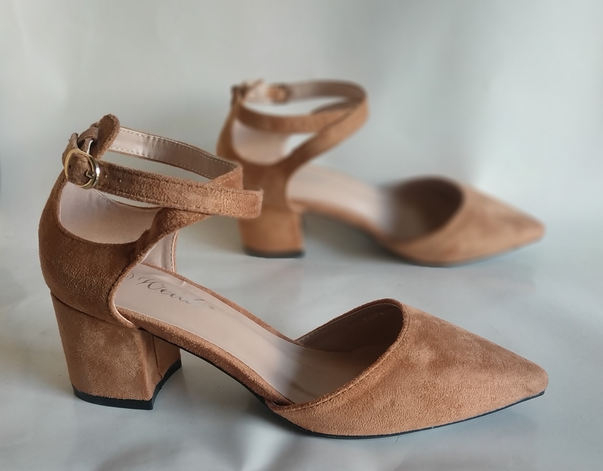 

Туфли Weide Y582 camel 202050 38 24 см