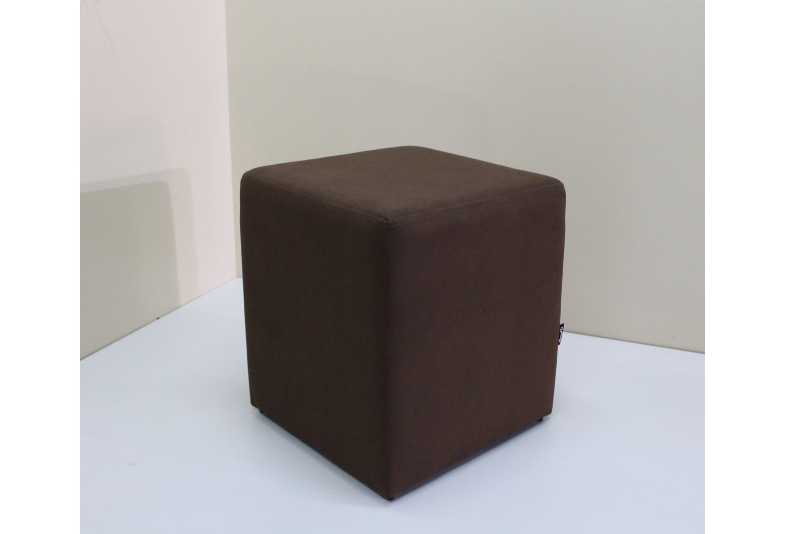 

Пуф в детскую, прихожую или гостинную SVL Куб, материал микрофибра, коричневый 0110-06