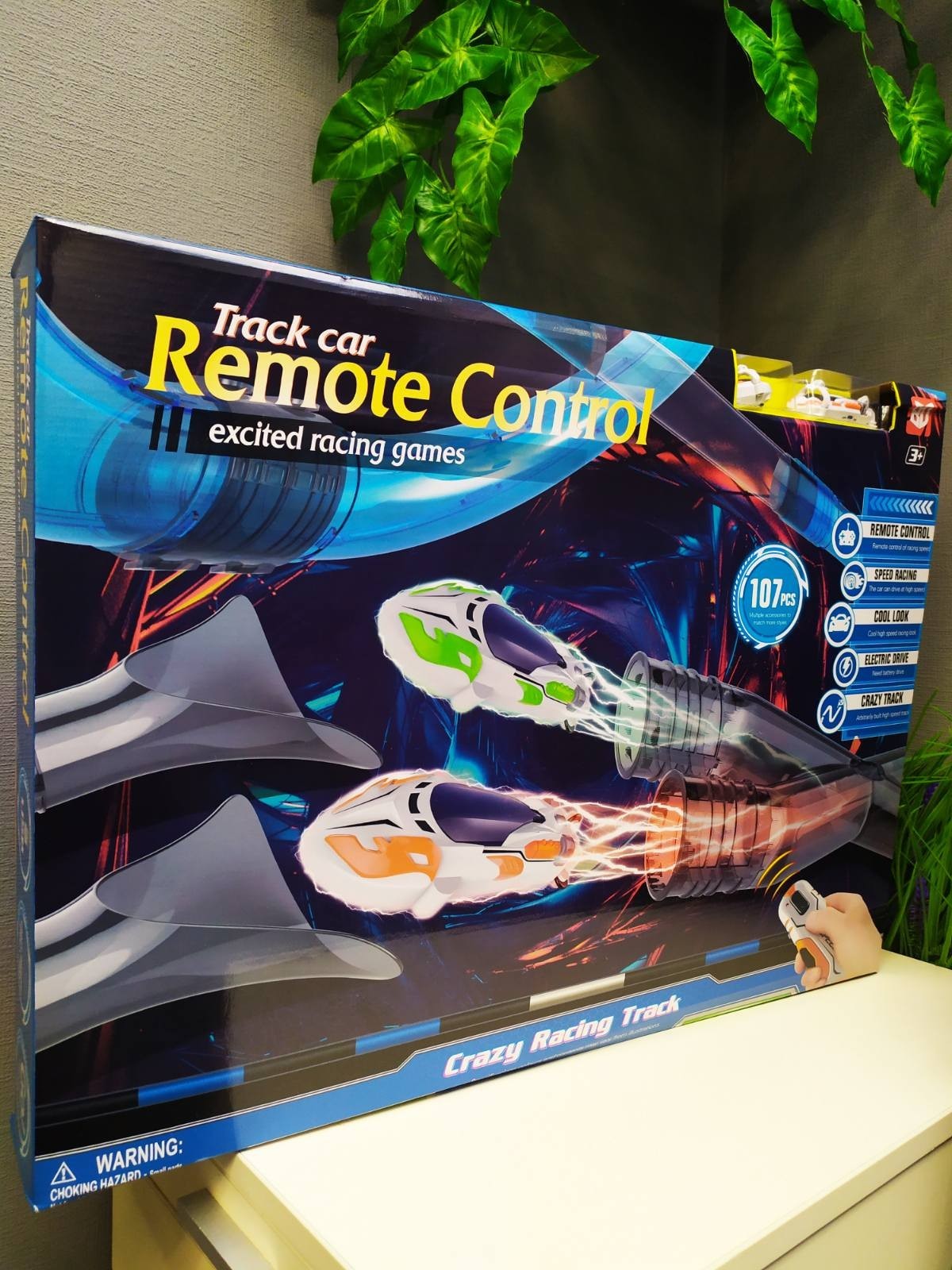 

Автотрек трубопроводный Remote Conyrol (2 машинки на р/у, 107 эл., световой эффект).Подарочная коробка.
