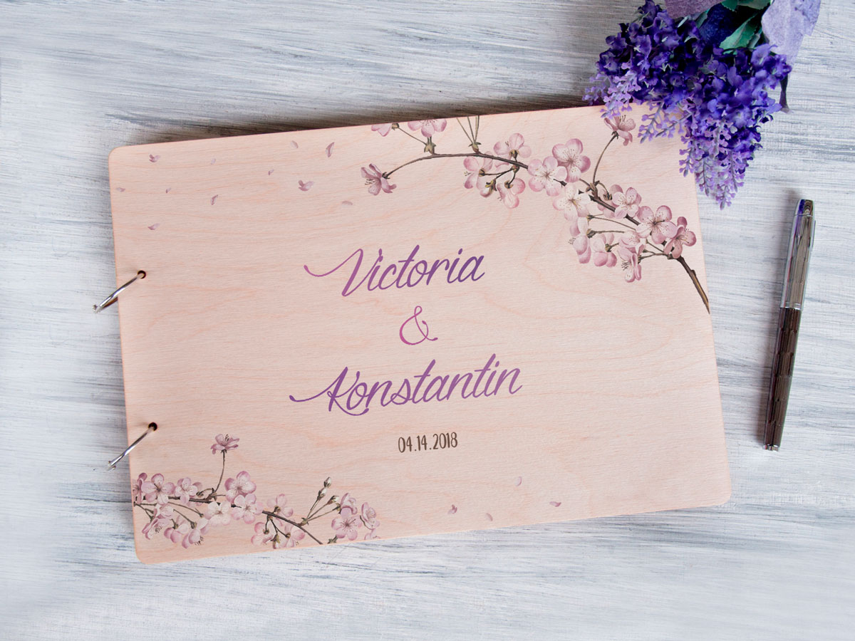 

Гостевая книга пожеланий "Сакура" с персонализацией, 40 листов, слоновая кость в линию, А5, Светлое дерево, WOODPRESENT