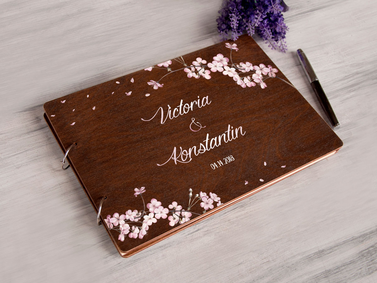 

Гостевая книга пожеланий "Сакура" с персонализацией, 40 листов, слоновая кость в линию, А5, Темное дерево, WOODPRESENT