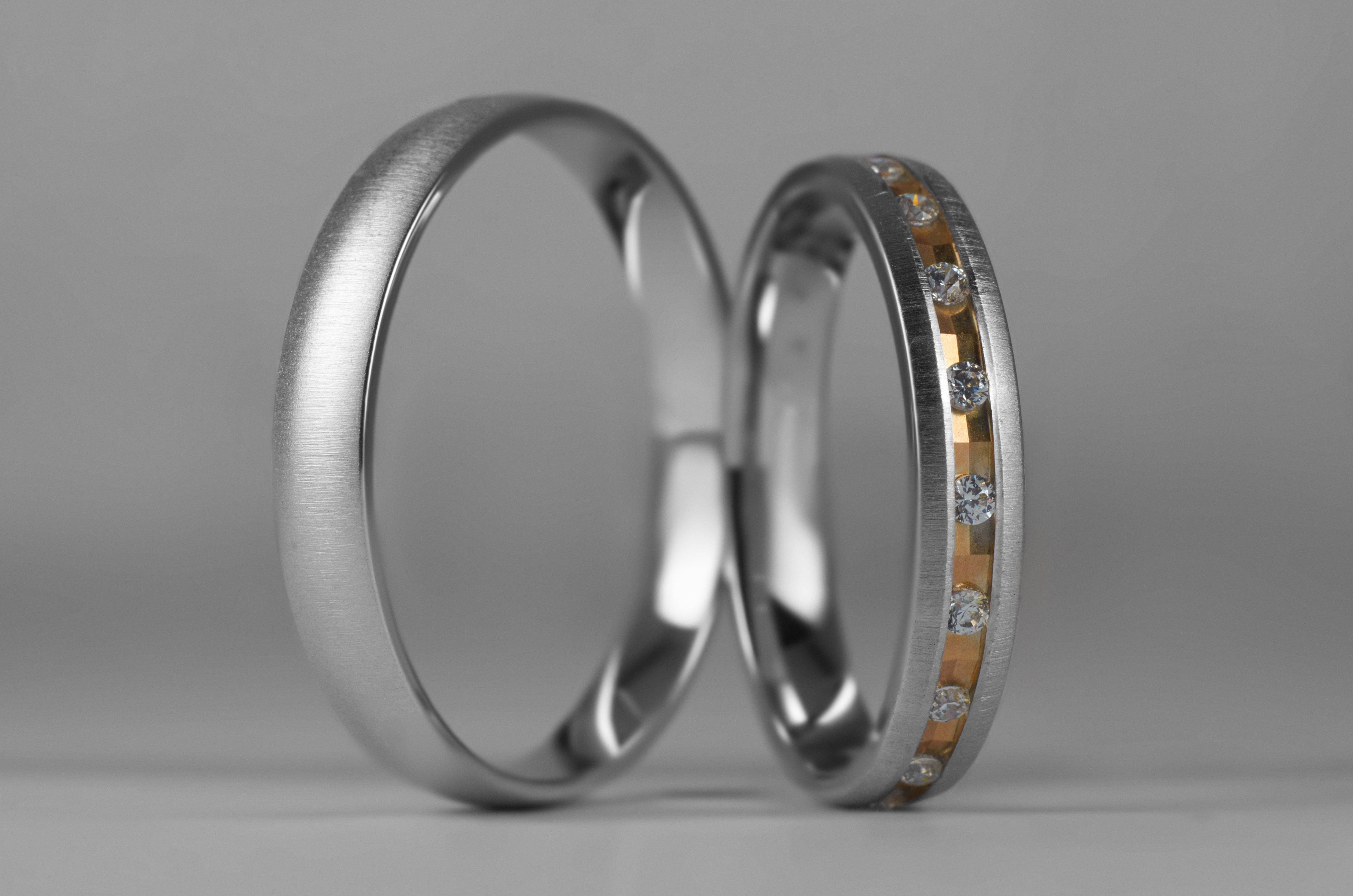 

Обручальные кольца из белого золота Дружка 0023 20 размер